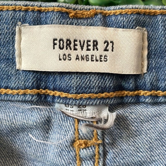 Women’s Distressed Denim Shorts - Forever 21 - Size 28 - Picture 3 of 3